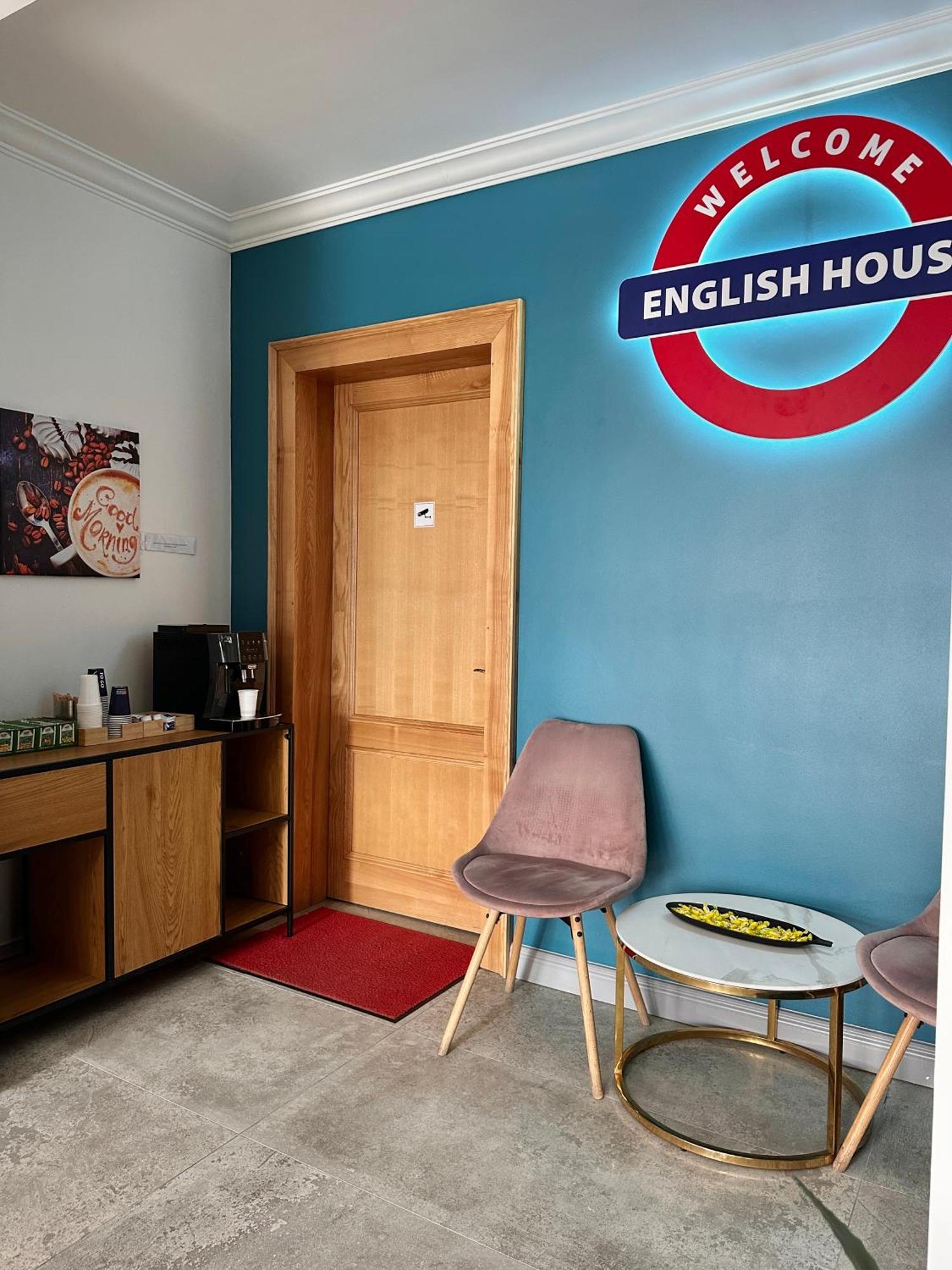 English House Bistriţa エクステリア 写真